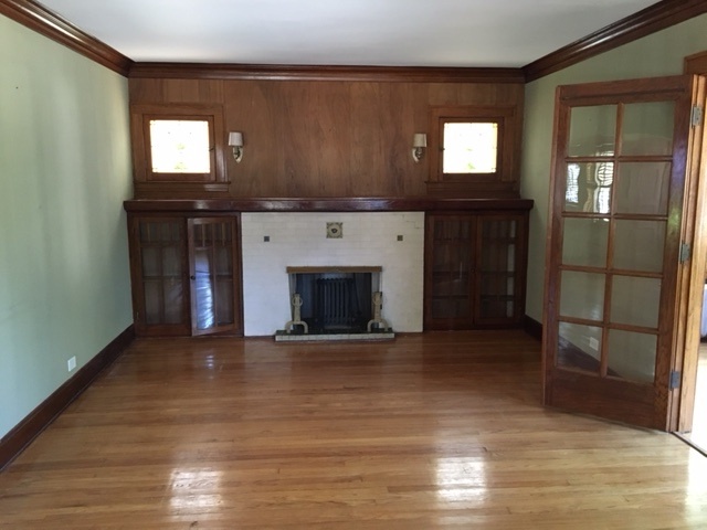 Living room before renovation
